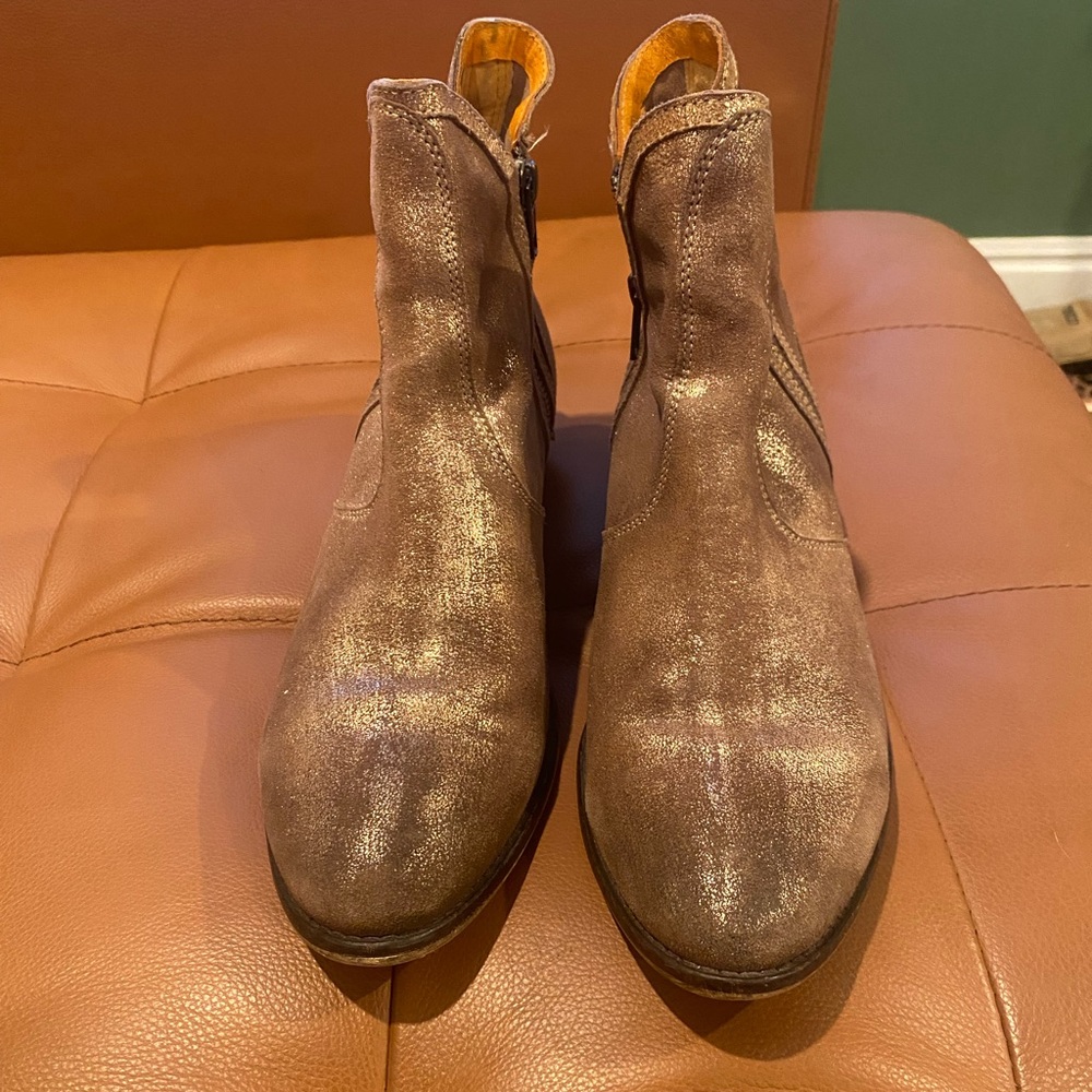 Anthropologie Lucky Penny Seychelles Gold boots US 8.5